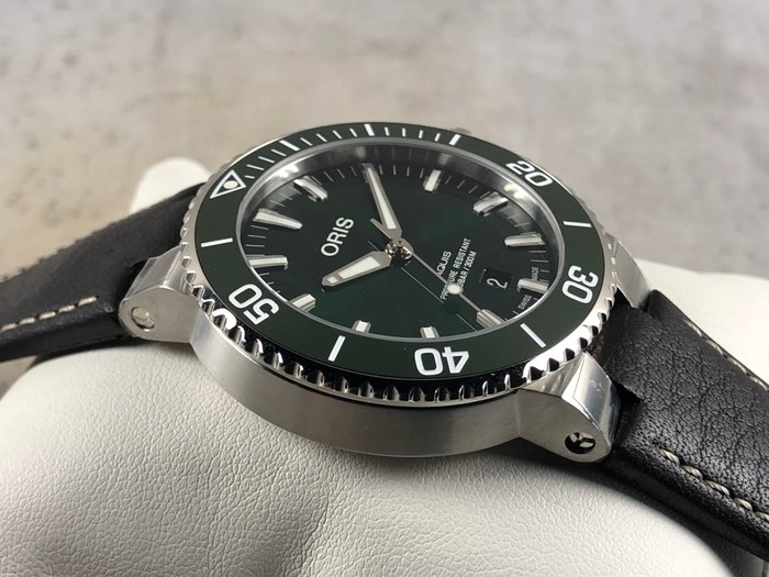 Oris - Aquis Date Automatic - 01 733 7730 4157-07 5 24 10EB - Mænd - 2011-nu