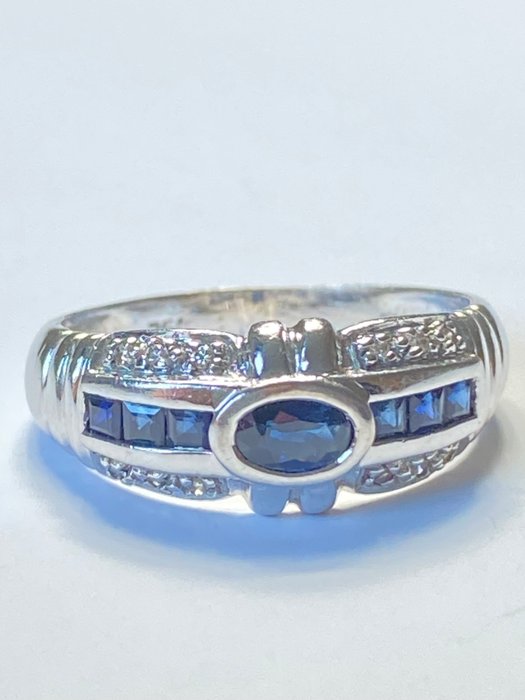 Ingen mindstepris - Ring - 18 kraat Hvidguld Safir - Diamant