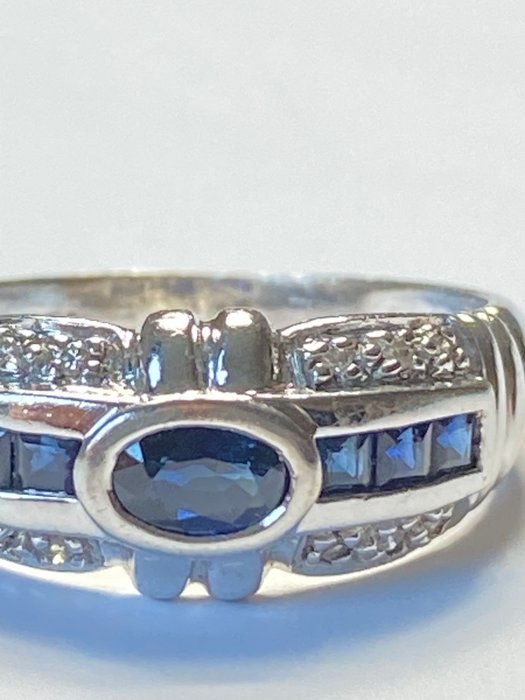 Ingen mindstepris - Ring - 18 kraat Hvidguld Safir - Diamant