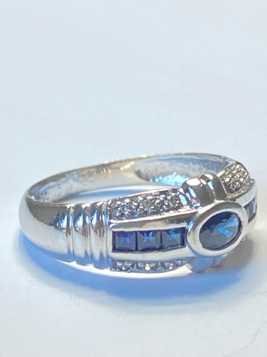 Ingen mindstepris - Ring - 18 kraat Hvidguld Safir - Diamant