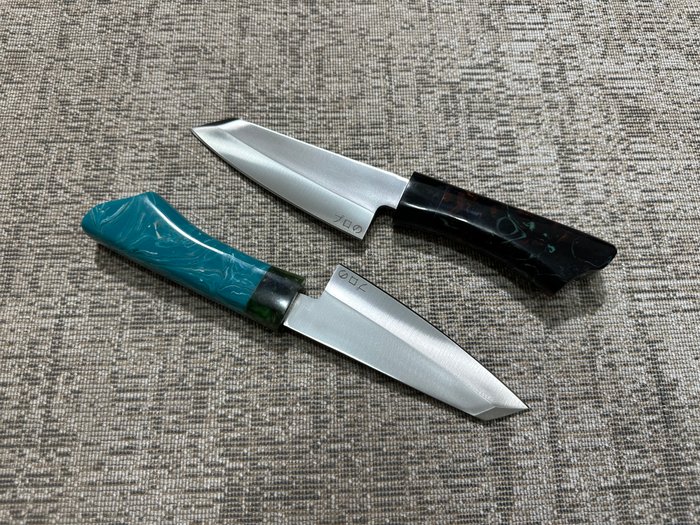 Køkkenkniv - Chef's knife -  Japanske D2 Steel Bunka kokkeknive - D2 Steel  Designing af to udsøgte flerfarvede harpikshåndtag - Japan