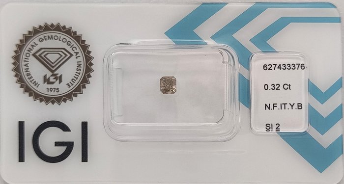 Ingen mindstepris - 1 pcs Diamant  (Naturfarvet)  - 0.32 ct - Firkantet med slebne hjørner - Fancy intense Gullig Brun - SI2 - International Gemological Institute (IGI)