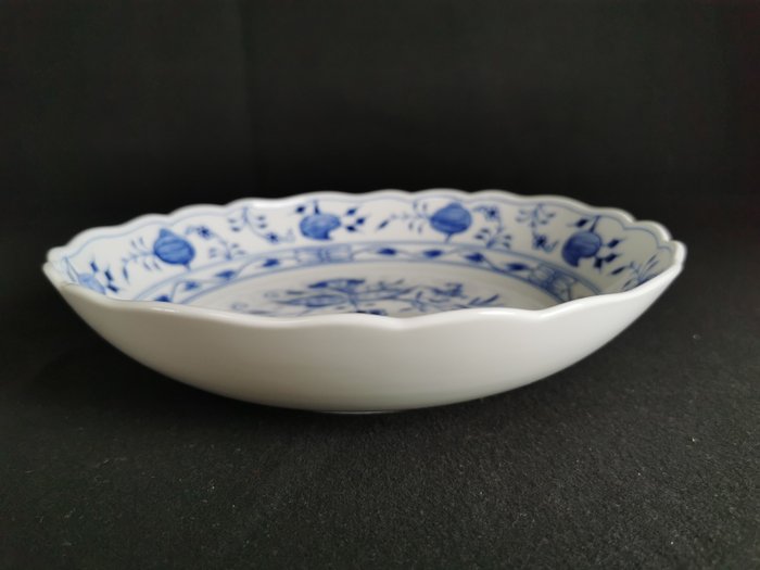 Meissen - articolo raro - Cipolla blu dipinto a mano -piatto fondo grande -1. Wahl  迈森瓷器 マイセン - Serveringstallerken - Porcelæn