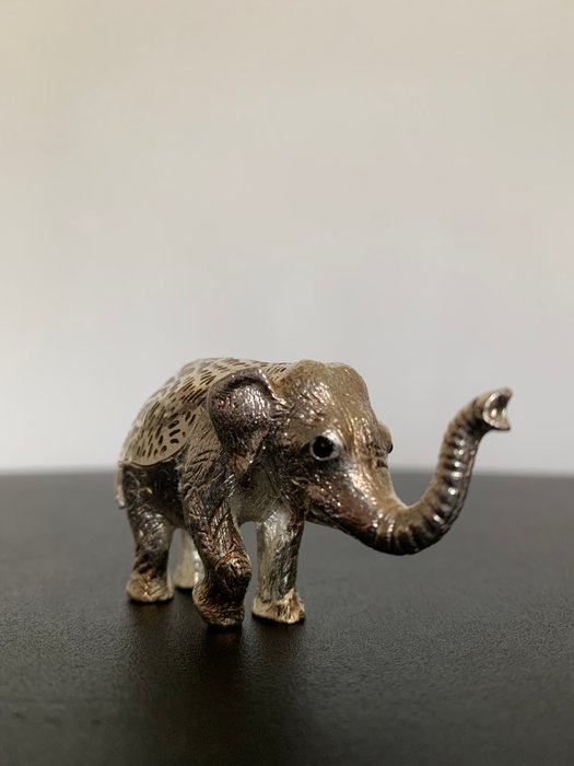 Christofle - Statuette - Elephant, collection Lumière d’argent. - Forsølvet