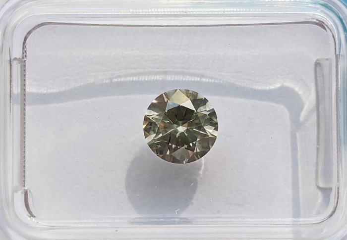 Ingen mindstepris - 1 pcs Diamant  (Naturfarvet)  - 0.71 ct - Rund - Fancy light Grønlig Gul - SI2 - International Gemological Institute (IGI)