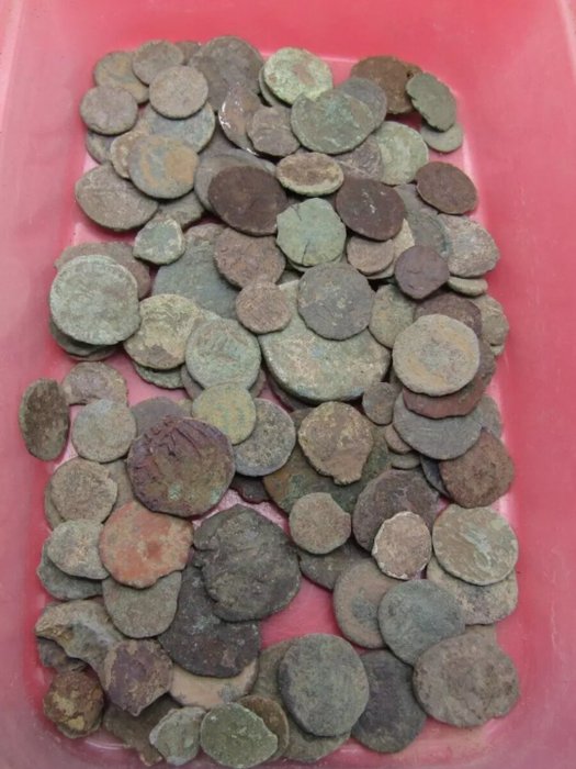 Romarriket Lot of 100 uncleaned and unsearched coins  (Ingen mindstepris)