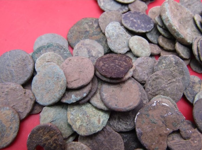 Romarriket Lot of 100 uncleaned and unsearched coins  (Ingen mindstepris)