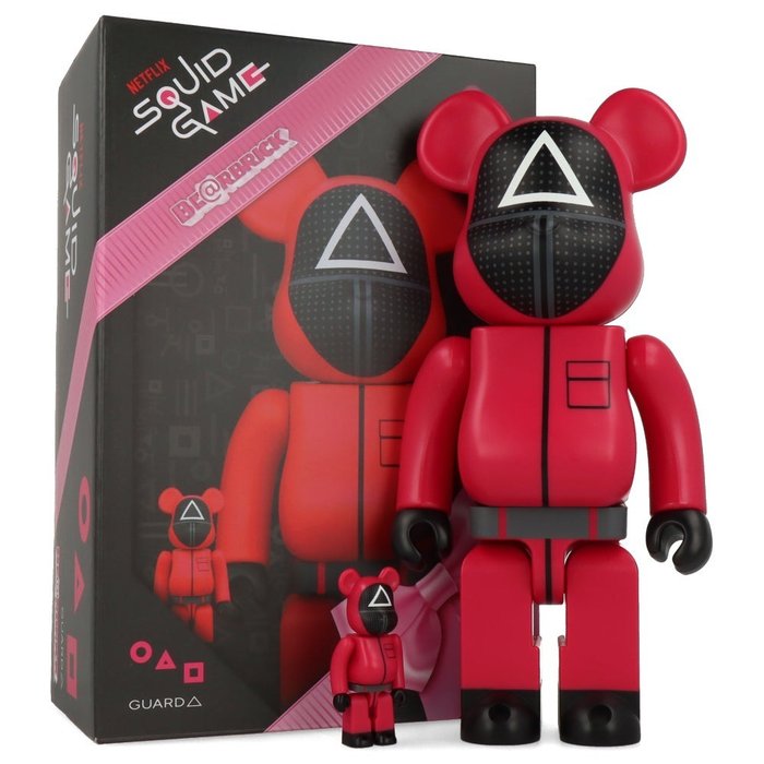 Medicom Toy Be@rbrick - Squid Game (Triangle Guard) 400%  100% Bearbrick Set