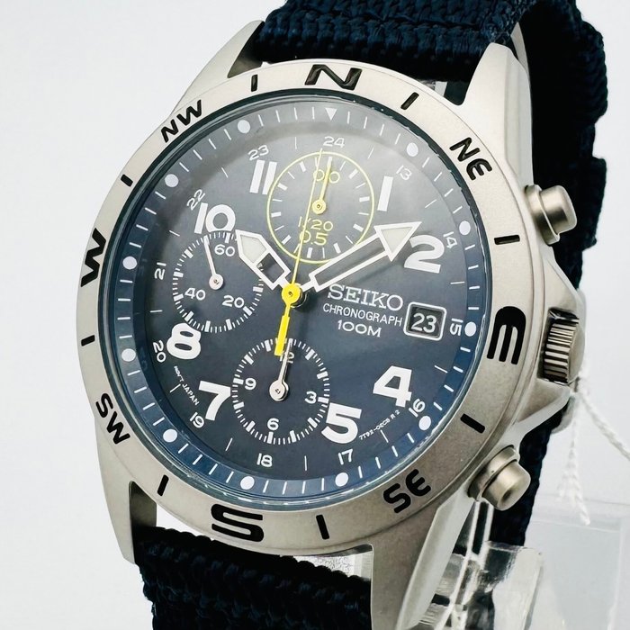 Seiko - Chronograph Military Dark Blue and Yellow and White Indexes 100m. Date - Ingen mindstepris - Mænd - 2011-nu