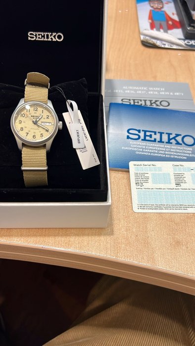 Seiko - Seiko 5 - Ingen mindstepris - SRPJ83K1 - Mænd - 1850-1900