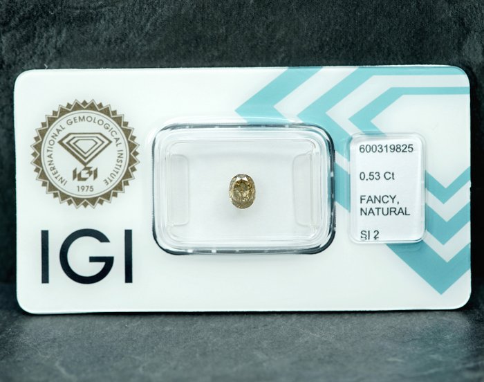 Ingen mindstepris - 1 pcs Diamant  (Naturfarvet)  - 0.53 ct - Fancy Brunlig Gul - SI2 - International Gemological Institute (IGI)