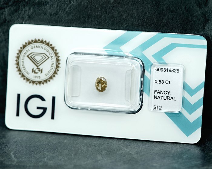 Ingen mindstepris - 1 pcs Diamant  (Naturfarvet)  - 0.53 ct - Fancy Brunlig Gul - SI2 - International Gemological Institute (IGI)