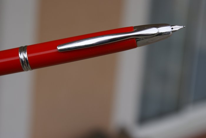 Très Rare stylo plume 18 kts PILOT CAPLESS rouge "Limited Edition" 2009 - Fyldepen