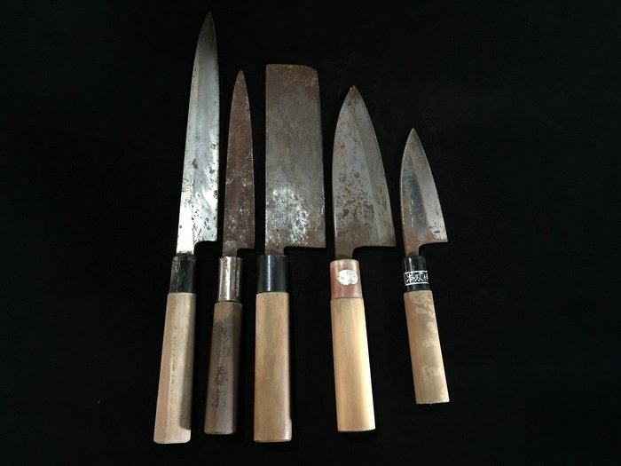 Set of 5 / Japanese Vintage Kitchen Knife / 柳刃 YANAGIBA 菜切 NAKIRI 出刃 DEBA アジ切 AJIKIRI - Bordkniv (5) - Stål Træ