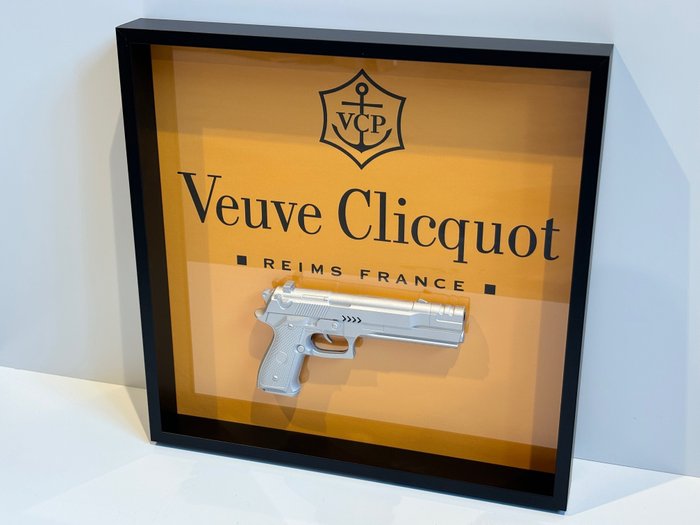 Rob VanMore - Silver war on Veuve Clicquot