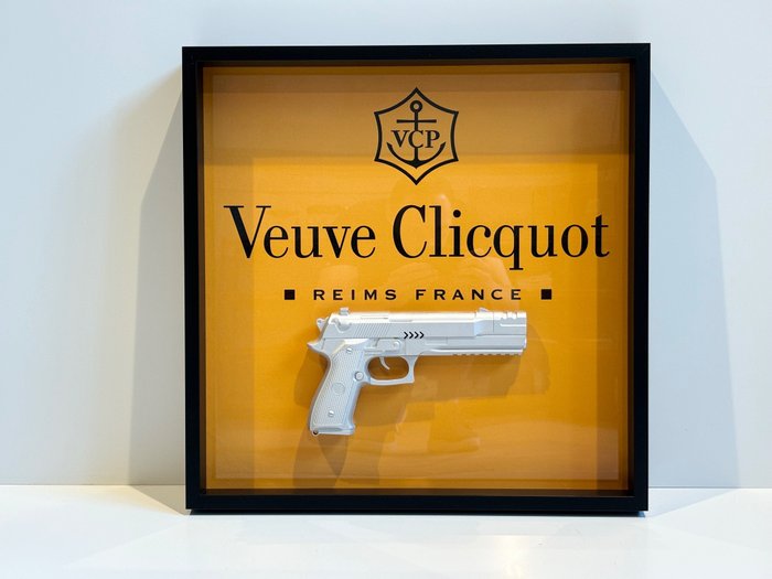 Rob VanMore - Silver war on Veuve Clicquot