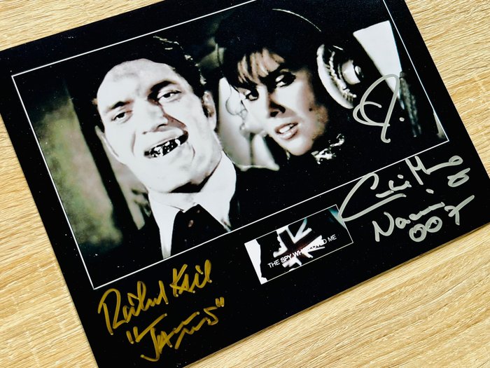 James Bond 007: The Spy Who Loved Me - Double signed with COA by Richard Kiel and Caroline Munro