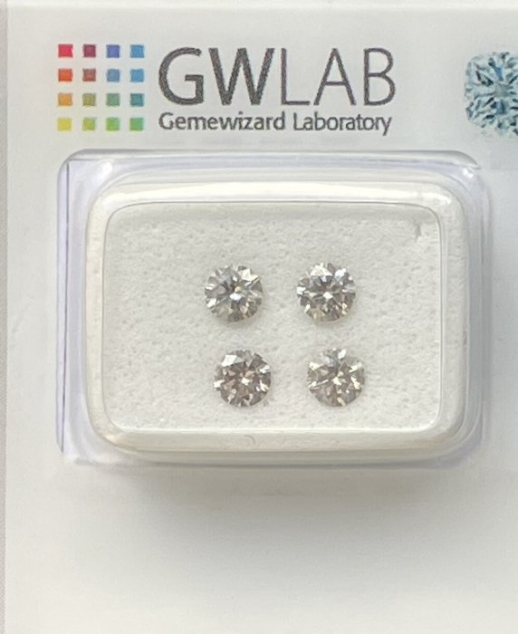 Ingen mindstepris - 4 pcs Diamant  (Natur)  - 0.69 ct - Rund - SI1, VS2 - Gemewizard Gemological Laboratory (GWLab) - Grå