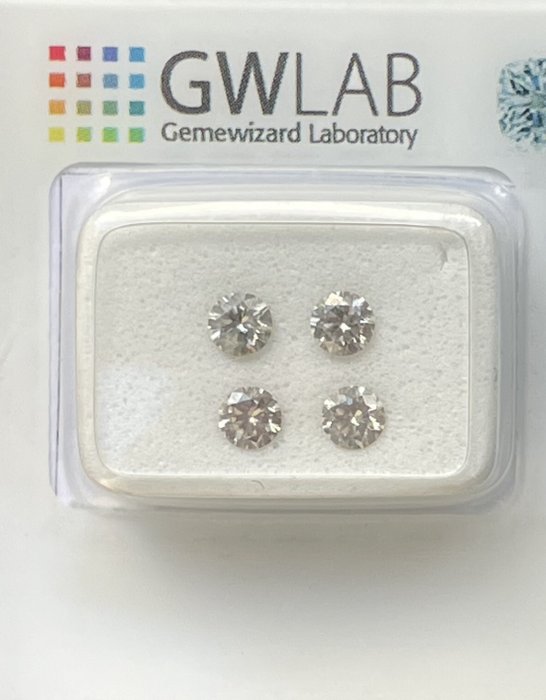 Ingen mindstepris - 4 pcs Diamant  (Natur)  - 0.69 ct - Rund - SI1, VS2 - Gemewizard Gemological Laboratory (GWLab) - Grå