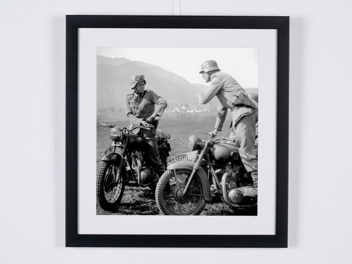 The Great Escape (1963) - Steve McQueen - Fine Art Photography - Luxury Wooden Framed 70X50 cm - Limited Edition Nr 01 of 30 - Serial ID 17231 - Original Certificate (COA), Hologram Logo Editor and QR Code - 100% New items.