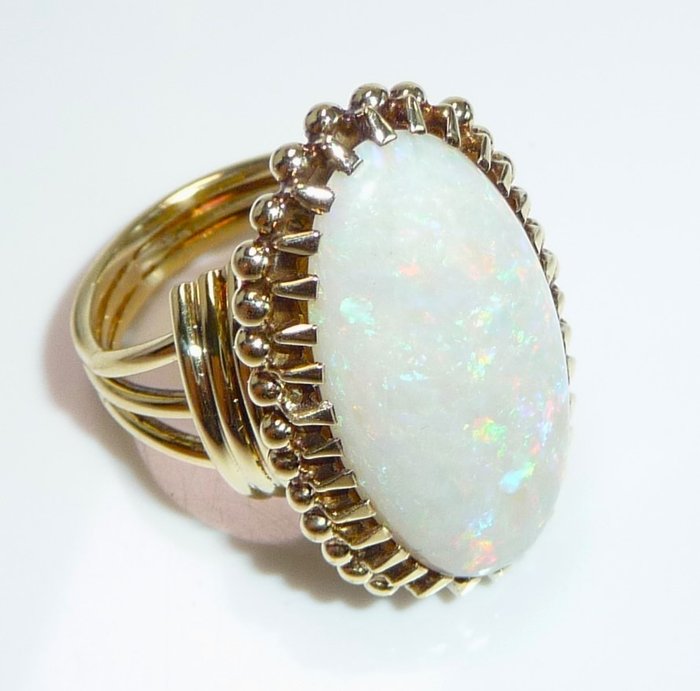 Ring - 14 karat Gulguld -  10.30ct. tw. Opal - Størrelse 53 kan ændres