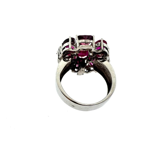 Ring - 18 kraat Hvidguld - Rubin - rubin og diamantring