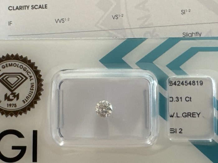 Ingen mindstepris - 1 pcs Diamant  (Naturfarvet)  - 0.31 ct - Rund - Very light Grå - SI2 - International Gemological Institute (IGI) - Meget lys grå 0,31ct