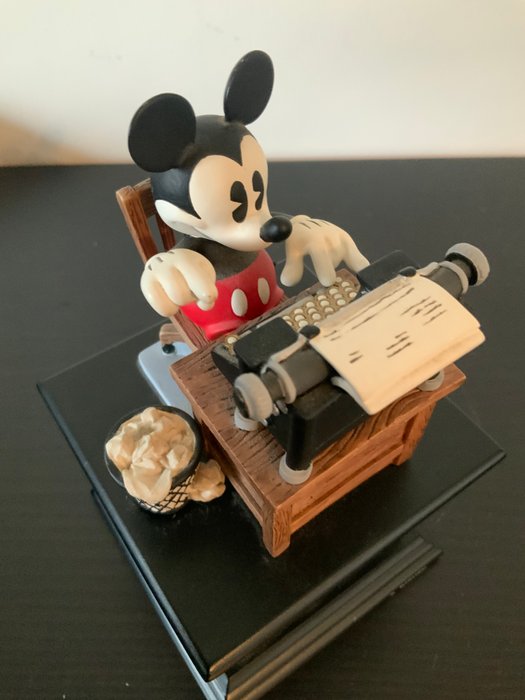 Mickey Mouse behind the typewriter. - 1 Figure