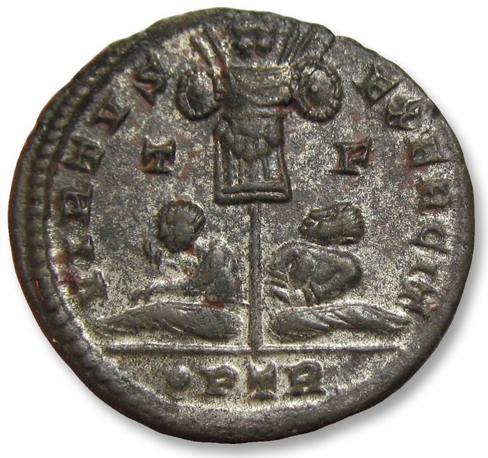 Romarriket Constantine I (AD 306-337) Follis Treveri (Trier) mint 1st officina circa 320 AD - mintmark •PTR - VIRTVS EXERCIT