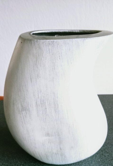 Design Nederland - Skulptur, Sculptuur schelp vorm vaas - 28 cm - Aluminium - 2010