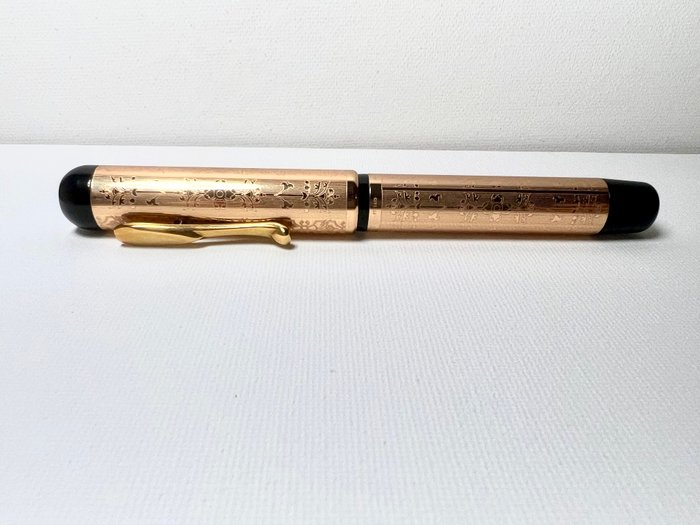 Visconti - Ultra rare Visconti Le Grottesche Vatican Museum Rose Gold. Limited Edition 1999 pieces - Fyldepen