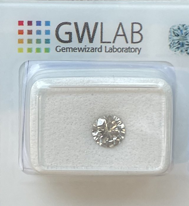 Ingen mindstepris - 1 pcs Diamant  (Naturfarvet)  - 0.61 ct - Rund - Fancy Grå - SI2 - Gemewizard Gemological Laboratory (GWLab) - Grå