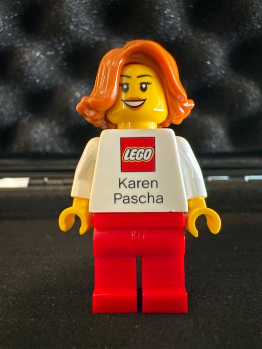 Lego - Minifigurer - KAREN PASCHA - CEO GERMANY- LEGO BUSINESS CARD MINIFIGURE - RARE - NO - 2010-2020