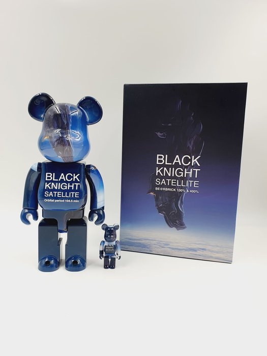 Nasa x Medicom Toy Be@rbrick - Be@rbrick Black Knight Satellite 400% 100% Bearbrick 2021