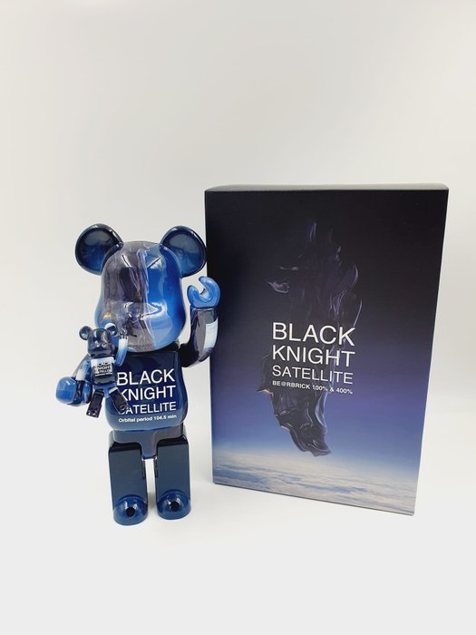 Nasa x Medicom Toy Be@rbrick - Be@rbrick Black Knight Satellite 400% 100% Bearbrick 2021