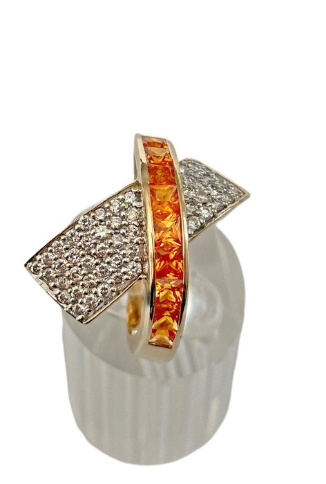 Ring - 14 karat Gulguld, Vintage 14K guldring, diamanter og orange ædelstene -  0.75ct. tw. Diamant (Natur)