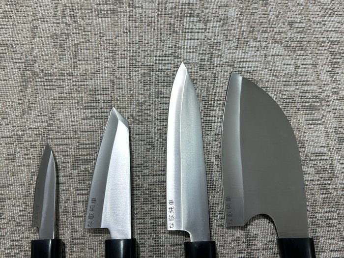 Køkkenkniv - Chef's knife -  Japanske D2 stålhakker, Gyuto, Bunka  Petty Chef knive - D2 Steel  Designing Udsøgt sortfarvet harpikshåndtag - Japan