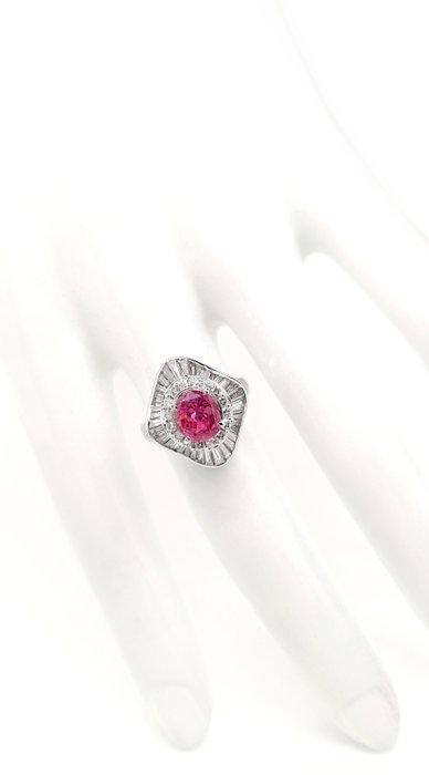 Cocktailring Platin -  3.88ct. tw. Safir - Diamant - FIN PINK SAPPIR