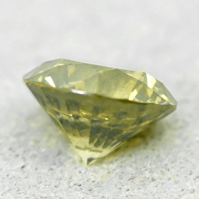 Ingen mindstepris - 1 pcs Diamant  (Naturfarvet)  - 0.38 ct - Fancy intense Grønlig Gul - I2 - Gem Report Antwerp (GRA)