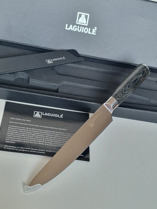 Køkkenkniv - Chef's knife -  model: Damarus - 66 lag overlejret på et 10cr15mov stål, pakka træ, læder, i æske - Frankrig