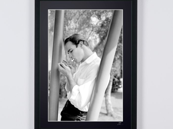 Marlon Brando 1952 - Fine Art Photography - Luxury Wooden Framed 70X50 cm - Limited Edition Nr 02 of 30 - Serial ID 30284 - Original Certificate (COA), Hologram Logo Editor and QR Code - 100% New items.