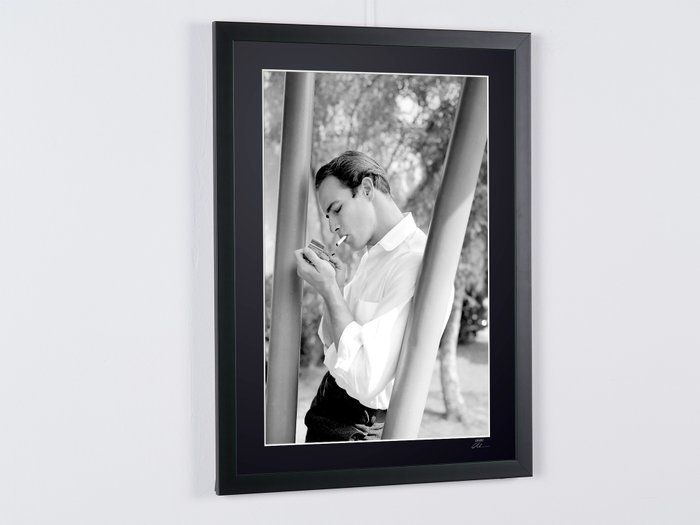 Marlon Brando 1952 - Fine Art Photography - Luxury Wooden Framed 70X50 cm - Limited Edition Nr 02 of 30 - Serial ID 30284 - Original Certificate (COA), Hologram Logo Editor and QR Code - 100% New items.