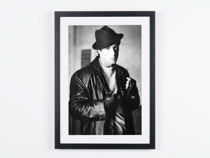 Rocky 1976 - Sylvester Stallone as « Rocky Balboa » - Fine Art Photography - Luxury Wooden Framed 70X50 cm - Limited Edition Nr 08 of 20 - Serial ID 17573 - Original Certificate (COA), Hologram Logo Editor and QR Code - 100% New items.