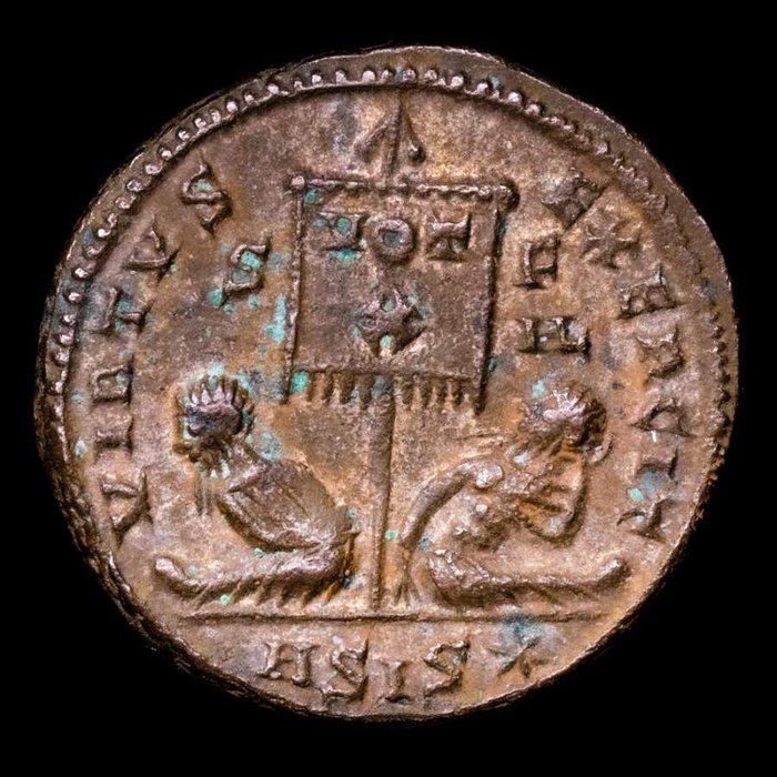 Romarriket. Crispus (AD 317-326). Follis 316-326 AD. Vexillum inscribed VOT/X; bound captive to left and right; S to left; to right, F above  (Ingen mindstepris)