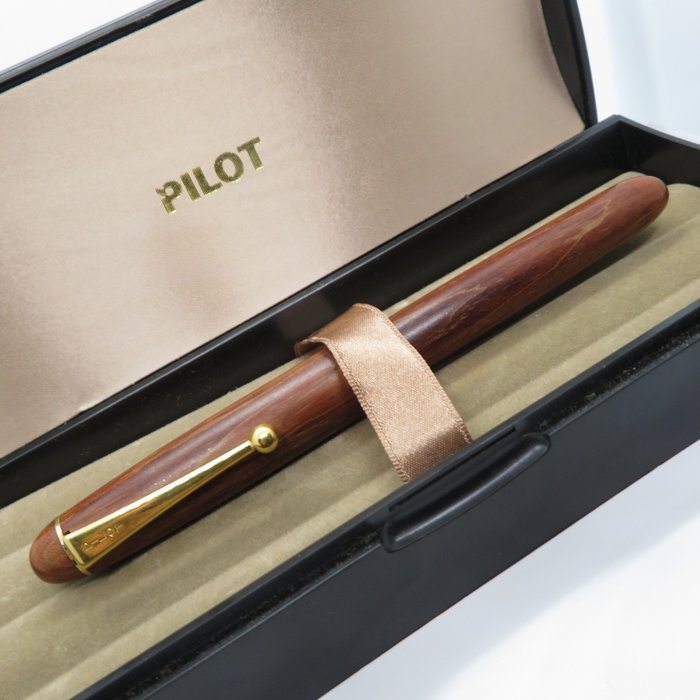 Pilot - Custom Kaede (Maple Wood) - 14K gold #10 nib (F) - Fyldepen