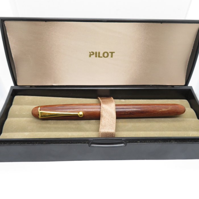 Pilot - Custom Kaede (Maple Wood) - 14K gold #10 nib (F) - Fyldepen