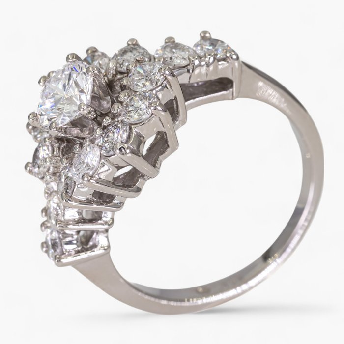 Ring - 14 karat Hvidguld, IGI Antwerpen certificeret - 1,97 ct diamanter - 0,62 ct center -  1.97ct. tw. Diamant (Natur) - Diamant