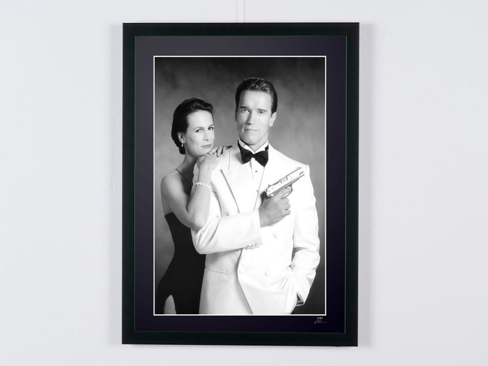 True Lies 1994 - Arnold Schwarzenegger  Jamie Lee Curtis - Fine Art Photography - Luxury Wooden Framed 70X50 cm - Limited Edition Nr 01 of 30 - Serial ID 30608 - Original Certificate (COA), Hologram Logo Editor and QR Code - 100% New items.