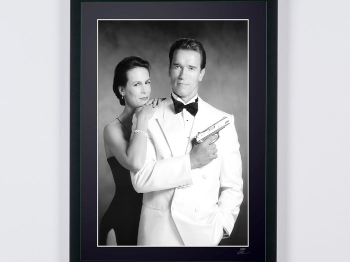 True Lies 1994 - Arnold Schwarzenegger  Jamie Lee Curtis - Fine Art Photography - Luxury Wooden Framed 70X50 cm - Limited Edition Nr 01 of 30 - Serial ID 30608 - Original Certificate (COA), Hologram Logo Editor and QR Code - 100% New items.