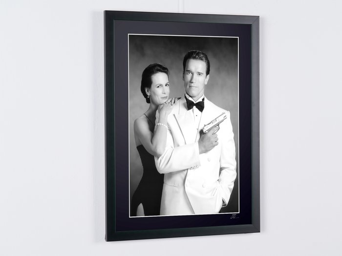 True Lies 1994 - Arnold Schwarzenegger  Jamie Lee Curtis - Fine Art Photography - Luxury Wooden Framed 70X50 cm - Limited Edition Nr 01 of 30 - Serial ID 30608 - Original Certificate (COA), Hologram Logo Editor and QR Code - 100% New items.